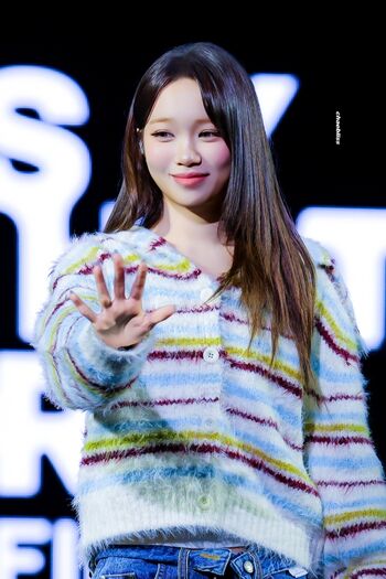 Kim Chaewon 김채원 [Le Sserafim]