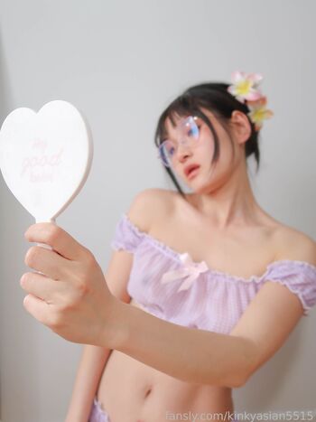 Full leaked Kinkyasian private photo