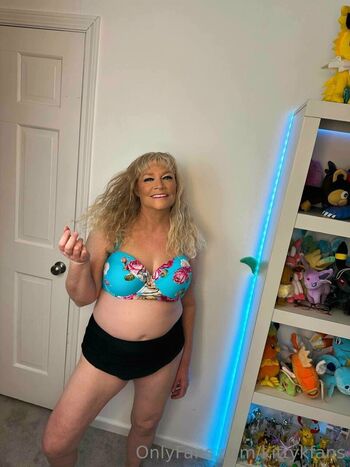 Full leaked Kittykfans private photo