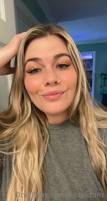 Full leaked Kittykfans private photo