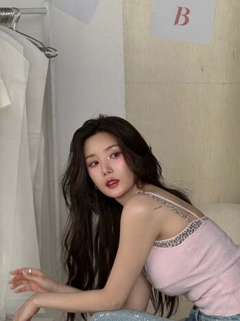 Full leaked Kwon eunbi page private photo