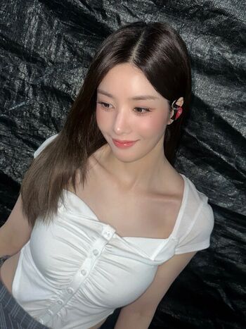 Full leaked Kwon eunbi page private photo