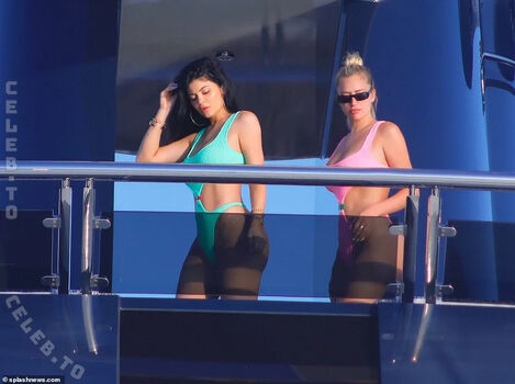 Full leaked Kylie jenner  page private photo
