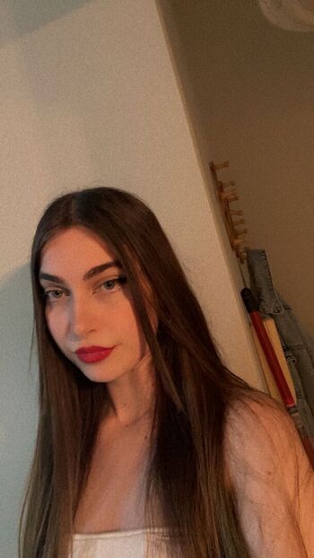 Full leaked Kylieeee private photo