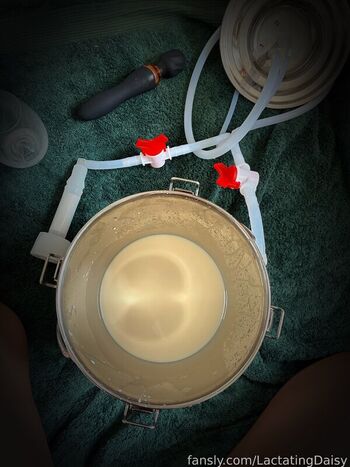 Full leaked Lactatingdaisy private photo