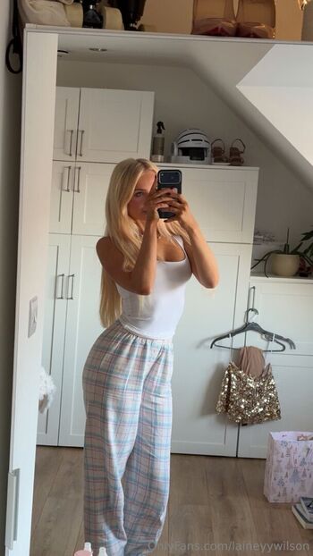 Full leaked Laineyywilson private photo