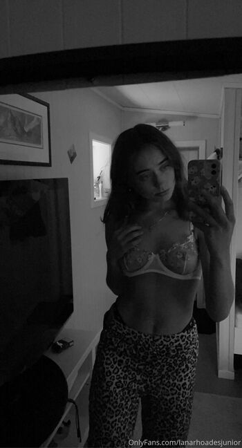 Full leaked Lanarhoudesjunior private photo