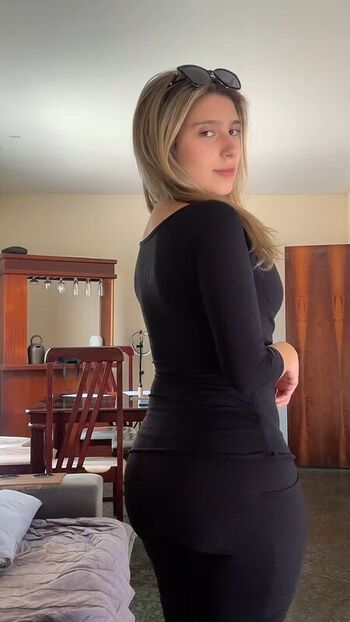 Full leaked Laramellos private photo