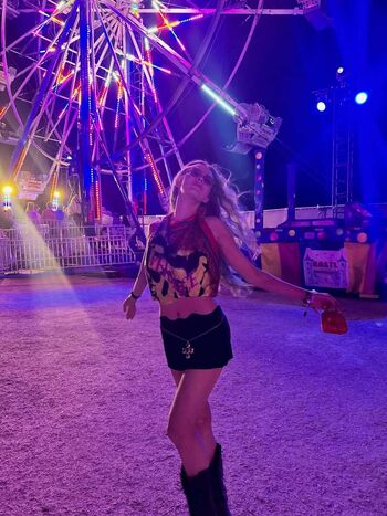 Full leaked Larsen thompson private onlyfans photo