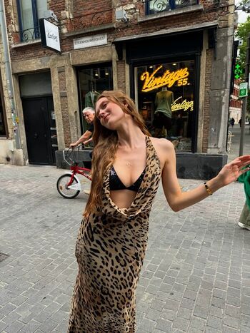 Full leaked Larsen thompson page private photo