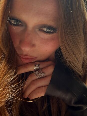 Full leaked Larsen thompson page private photo