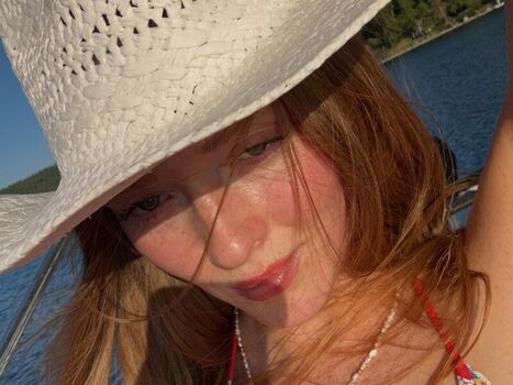 Full leaked Larsen thompson private photo