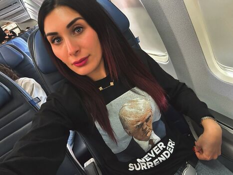 Full leaked Laura loomer private photo