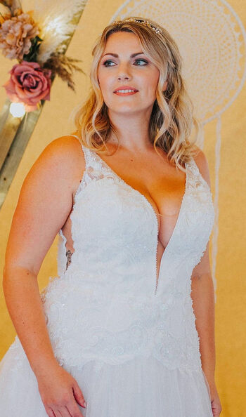 Full leaked Lauracurvemodel page private photo