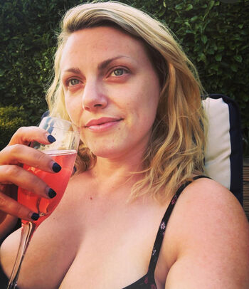 Full leaked Lauracurvemodel private photo