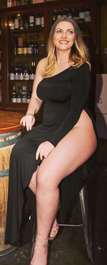 Full leaked Lauracurvemodel private photo