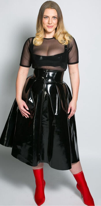 Full leaked Lauracurvemodel private photo