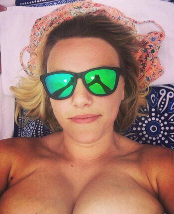 Full leaked Lauracurvemodel private photo