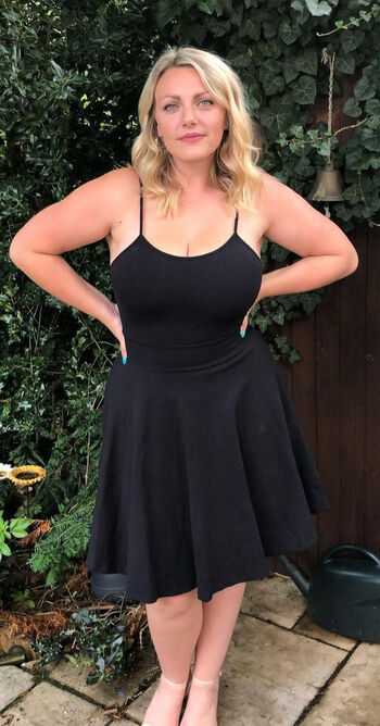 Full leaked Lauracurvemodel private photo