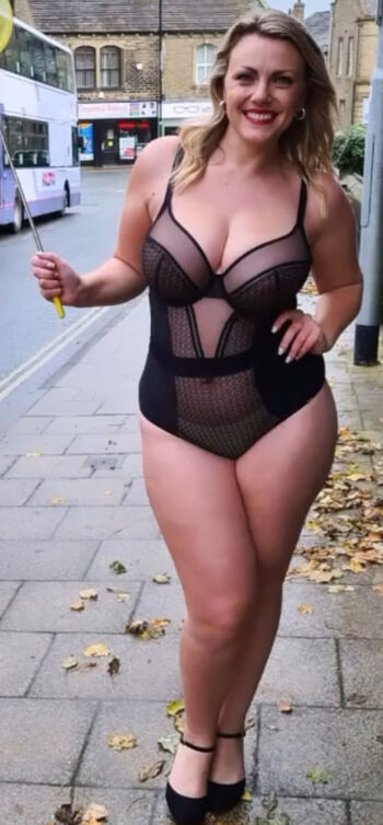 Full leaked Lauracurvemodel private photo