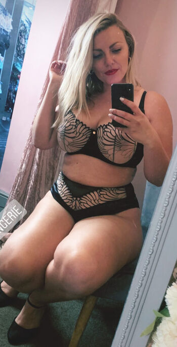 Full leaked Lauracurvemodel private photo