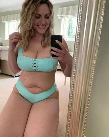 Full leaked Lauracurvemodel private photo