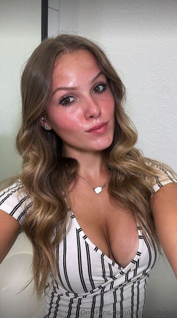Full leaked Laurascottxoxo private photo