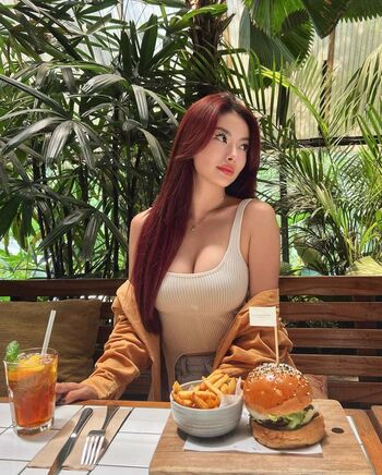 Laurensia Ineke Lrnsiakke ????????