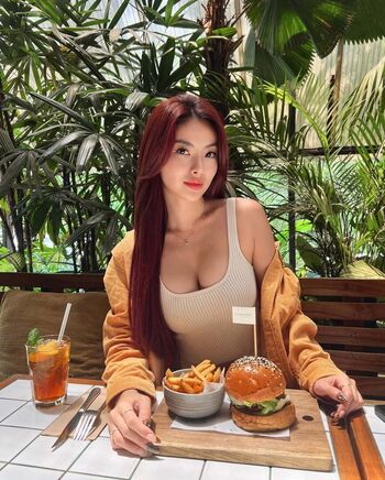 Laurensia Ineke Lrnsiakke ????????