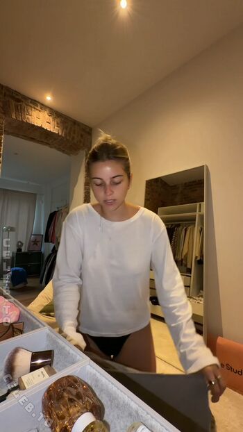 Full leaked Lea breuer page private photo