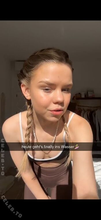 Full leaked Lea peach  page private onlyfans photo