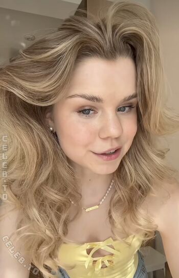 Full leaked Lea peach  page private onlyfans photo