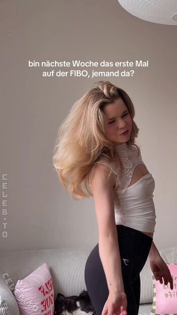 Full leaked Lea peach  page private onlyfans photo