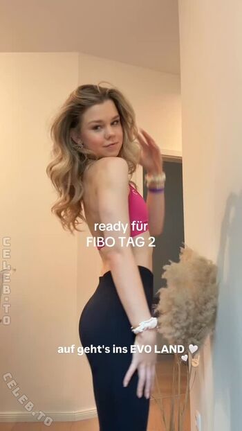 Full leaked Lea peach private onlyfans photo