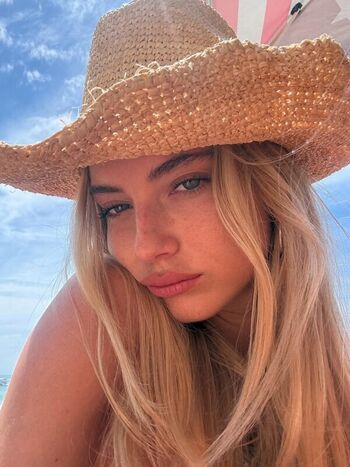 Full leaked Leah rose private photo