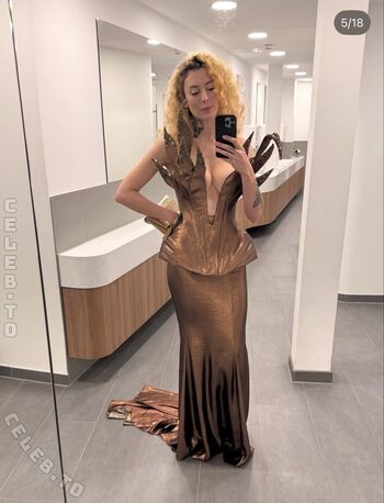 Full leaked Leila lowfire private photo