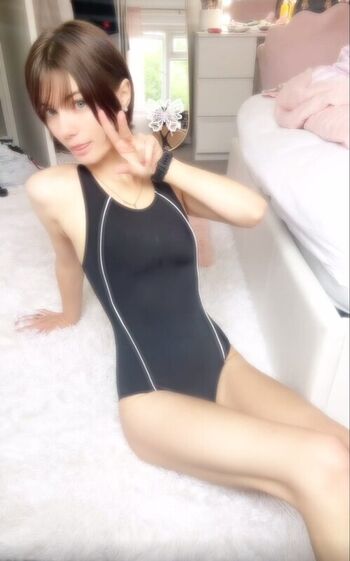 Full leaked Leonie private photo