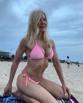 Full leaked Lesley maxwell private photo
