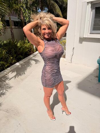 Full leaked Leslie cougar private photo