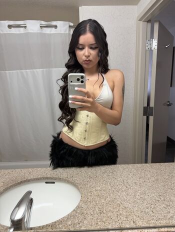 Full leaked Lexa gates private photo