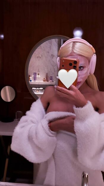 Full leaked Leyushaa private photo