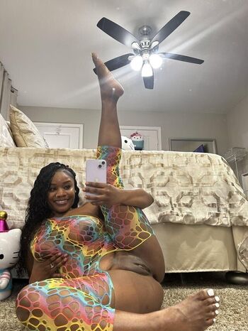 Full leaked Lickprettylaya private photo