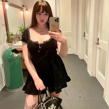 Full leaked Lil strawbs private photo