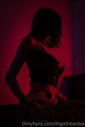Lilgothbarbie