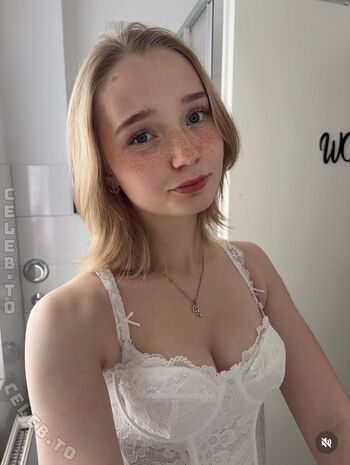 Full leaked Lilly private photo
