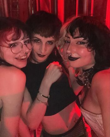 Full leaked Lilpeachyfox private photo