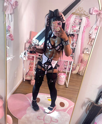 Full leaked Lilrawrs private photo