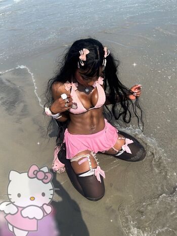 Full leaked Lilrawrs private photo