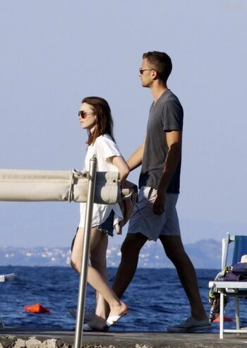 Full leaked Lily collins private photo