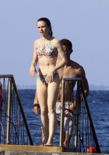 Full leaked Lily collins private photo